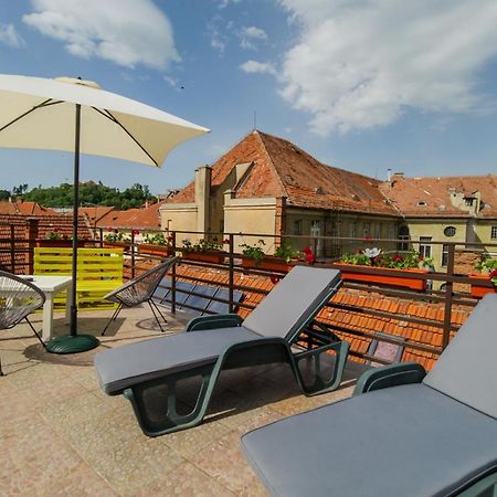 Rooftop Central Apartment Брашов Екстериор снимка