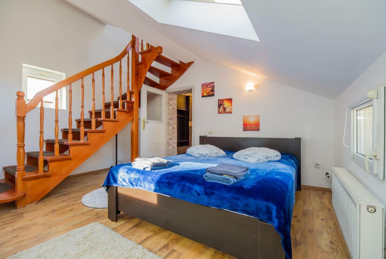 Rooftop Central Apartment Брашов Екстериор снимка