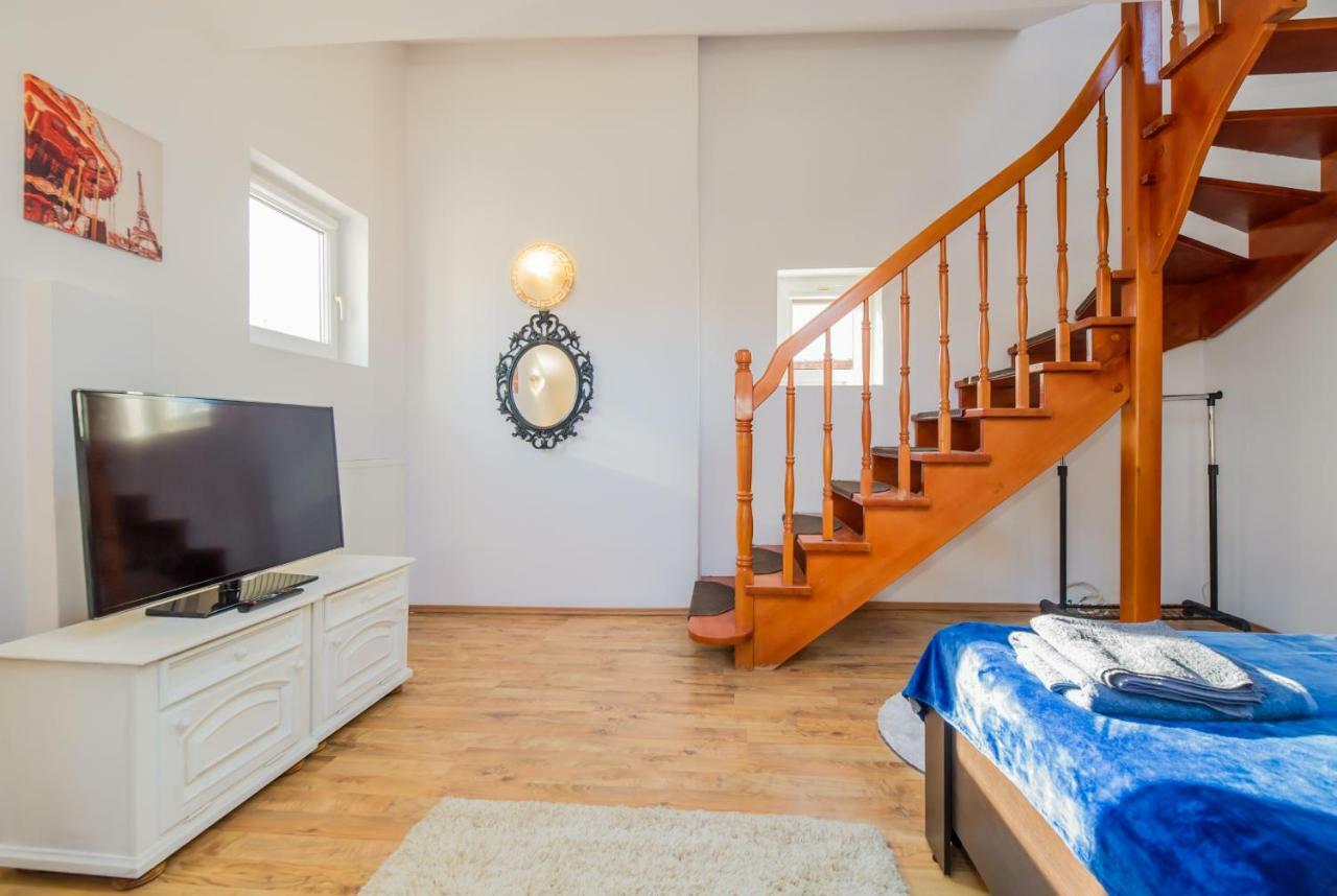 Rooftop Central Apartment Брашов Екстериор снимка
